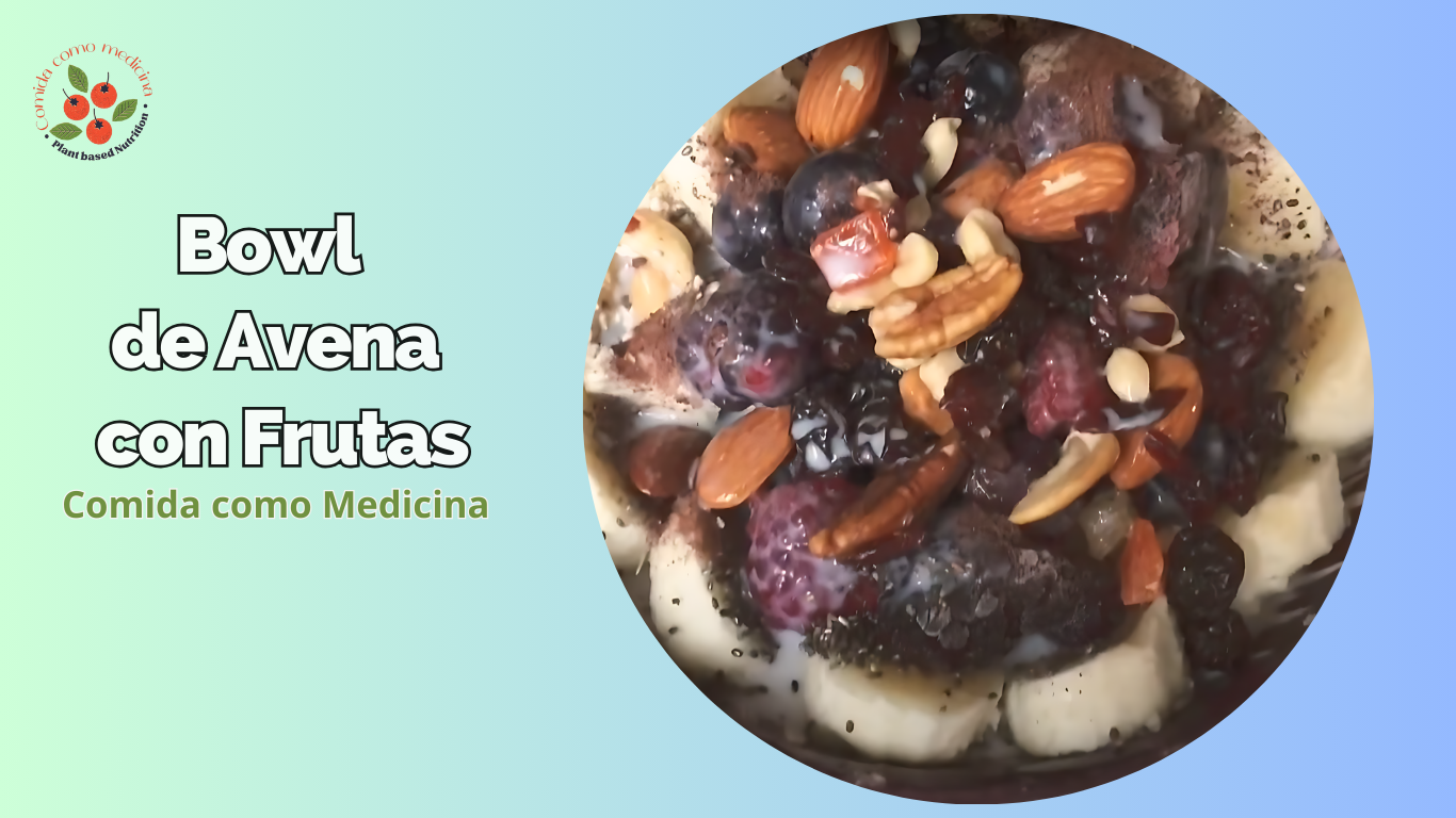 Disfruta de un delicioso y nutritivo bowl de avena con frutas para el desayuno.